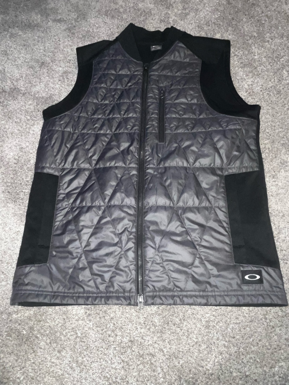Oakley Men’s M Quilted Full Zip Vest Black Gray Euc